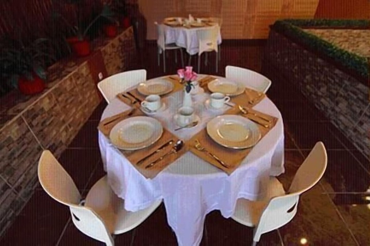 Dining Photos