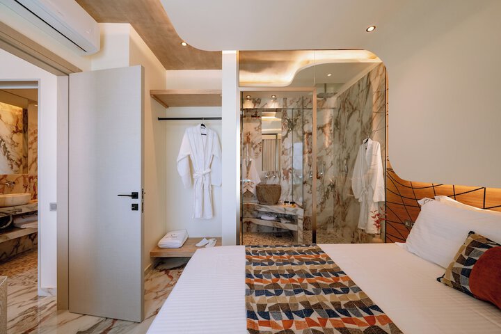 Room 25 of 33