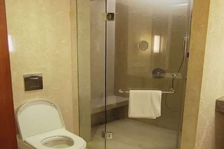 Room 43 of 97