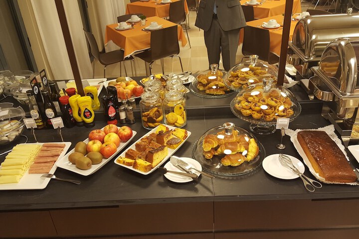 Dining 57 of 88