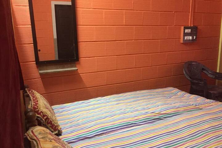 Room 5 of 81