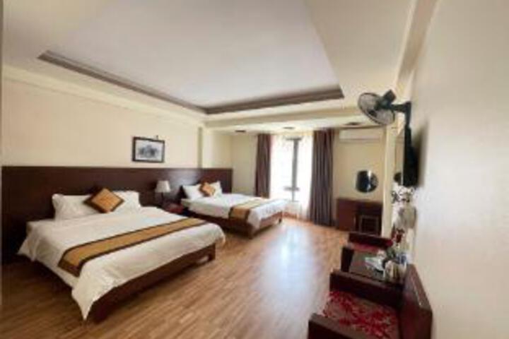 Room 8 of 9