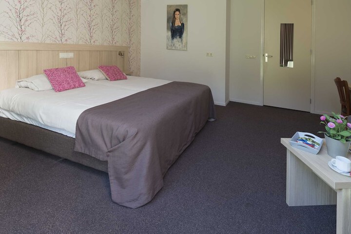 Room 5 of 53