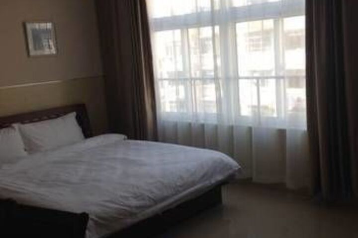 Room 4 of 10
