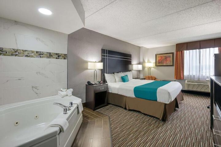 1 King Bed High Speed Internet Accessible Microwave, Refrigerator Full Breakfast (1 of 12)