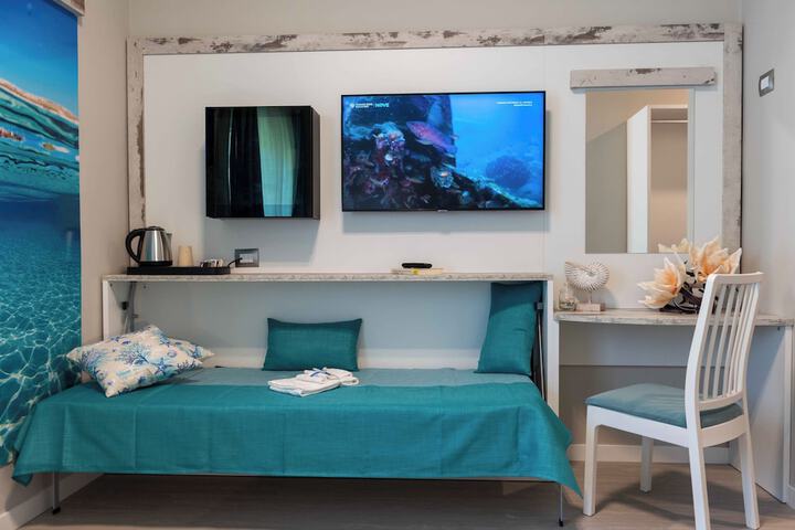 Room 4 of 22