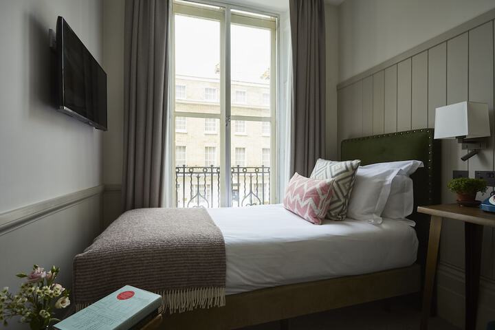 Room 27 of 79
