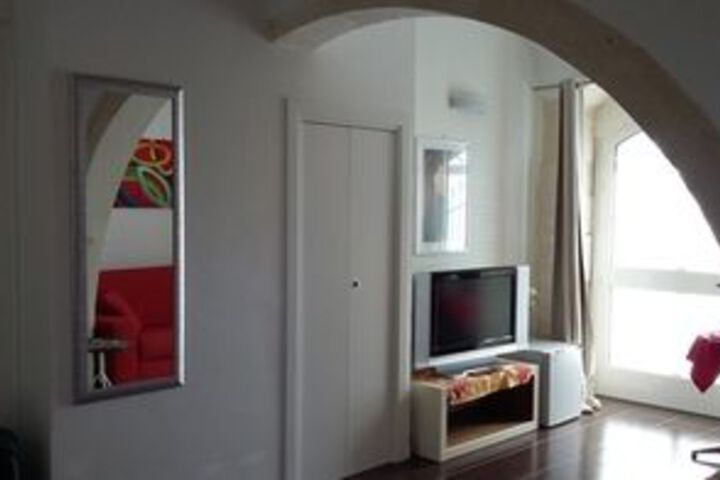 Room 17 of 33