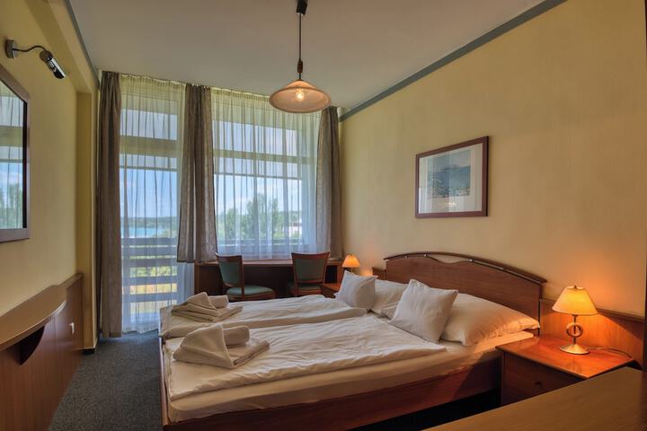 Room 14 of 65