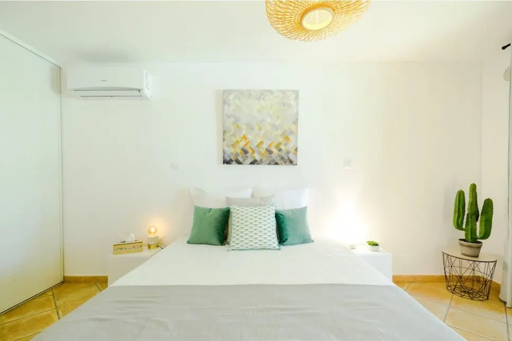 Room 3 of 10