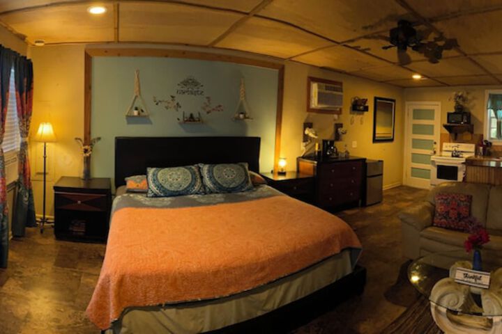 Room 9 of 83