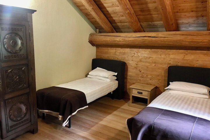 Room 13 of 38