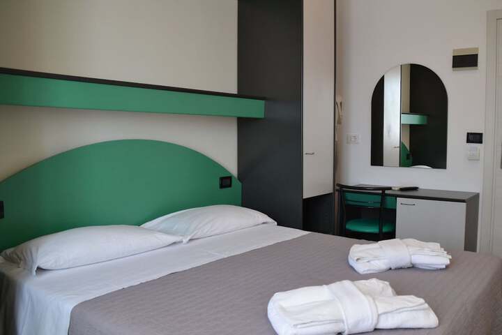 Room 15 of 37