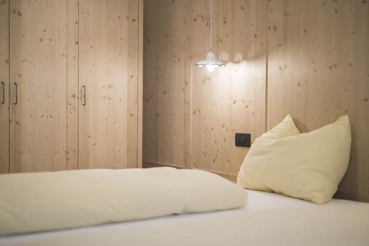 Room 49 of 214