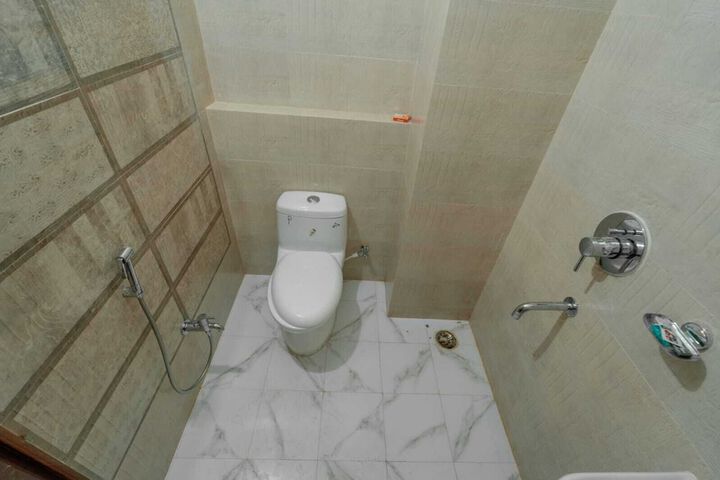 Room 9 of 11
