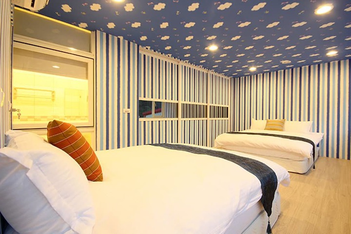 Room 4 of 25