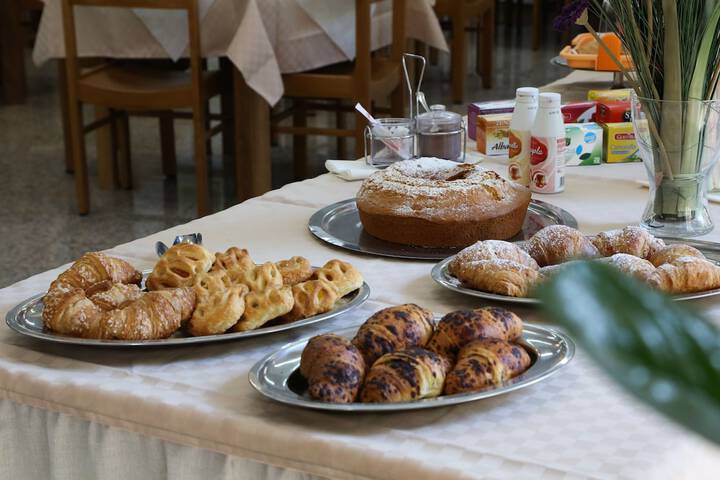 Breakfast/Coffee Service 20 of 30
