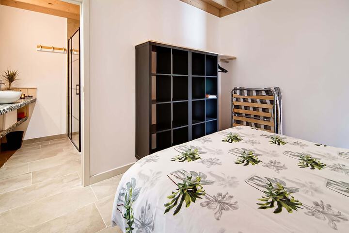 Room 8 of 40