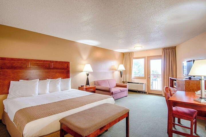 1 King Bed (12 of 17)