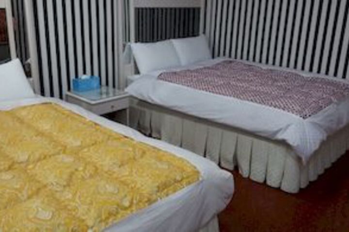 Room 54 of 80