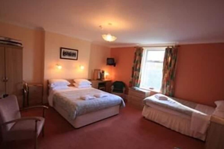 Room 4 of 13