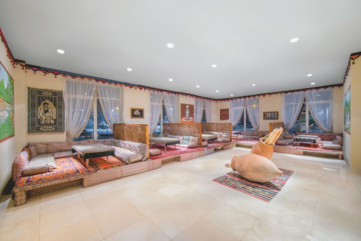 Lounge 118 of 129
