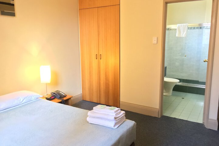 Room 5 of 73