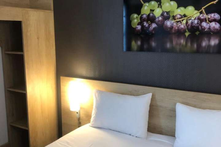 Room 6 of 51