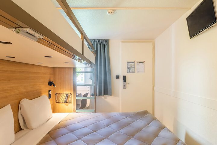 Room 10 of 26