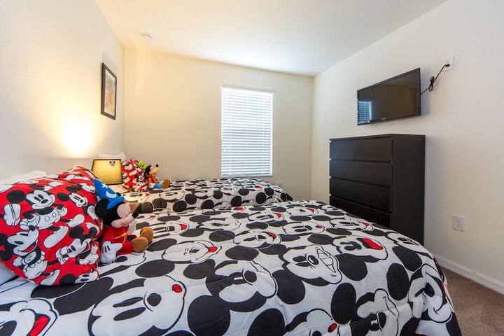 Room 77 of 221