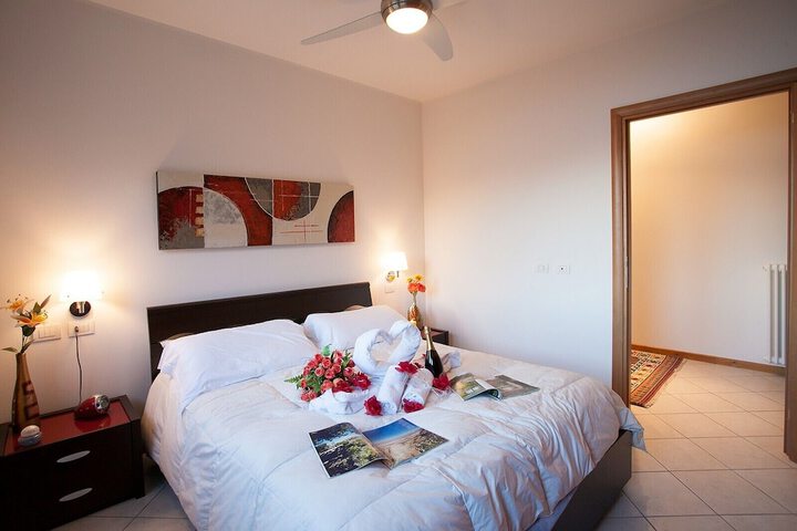 Room 2 of 27