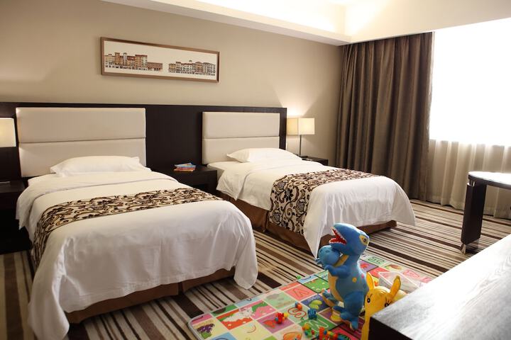 Room 16 of 25