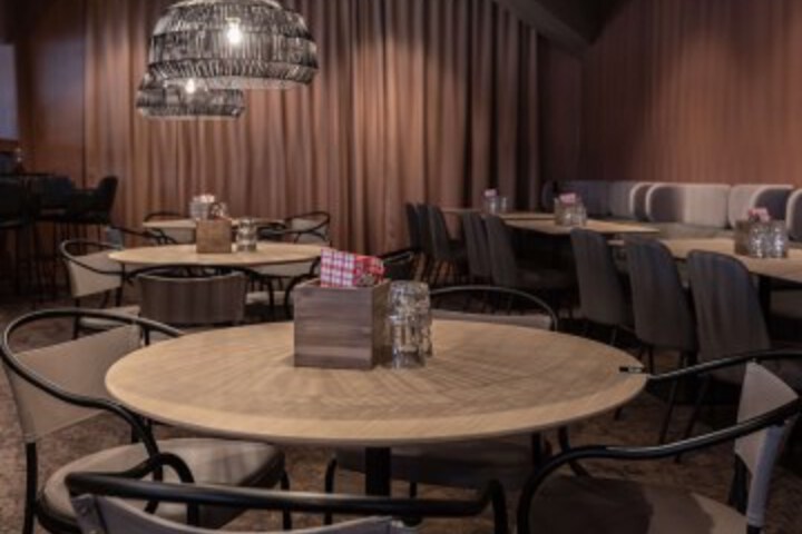 Dining 96 of 119