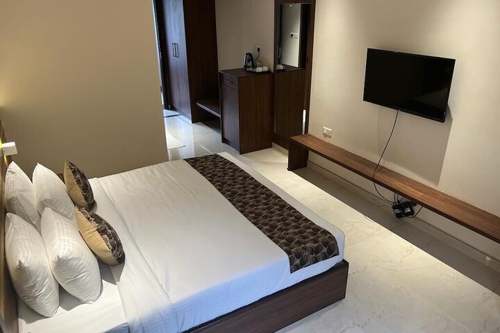 Room 2 of 14