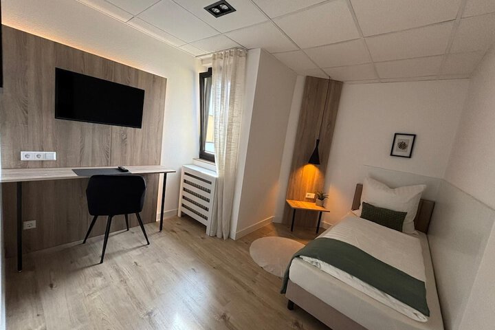 Room 7 of 14