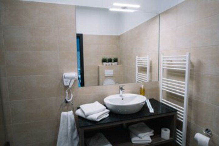 Room 8 of 48
