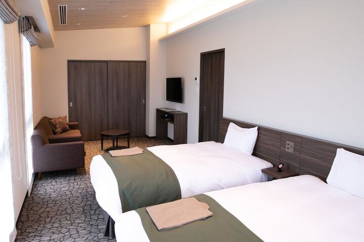 Room 12 of 48