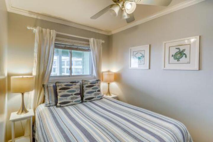 Sea 347 C 1 Br villa by RedAwning in Isle Of Palms, SC