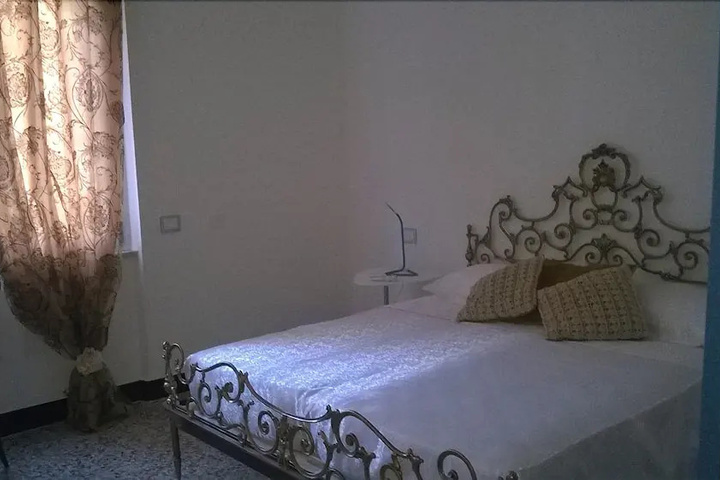 Room 5 of 15