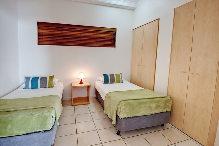 Room 2 of 191