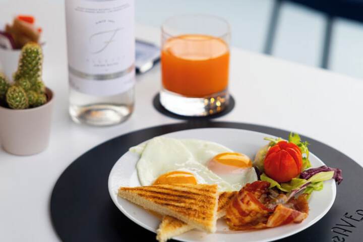 Breakfast/Coffee Service 63 of 77