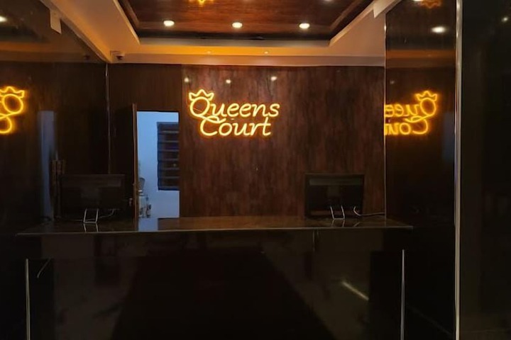 Queens Court Hotel