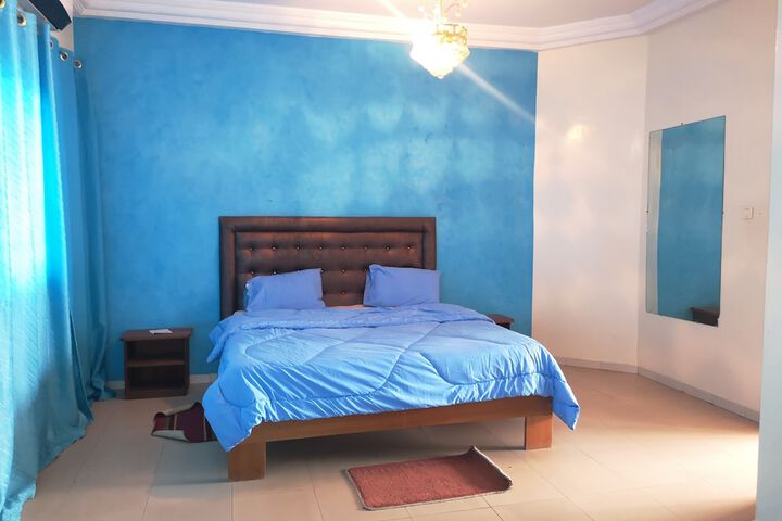 Room 6 of 30