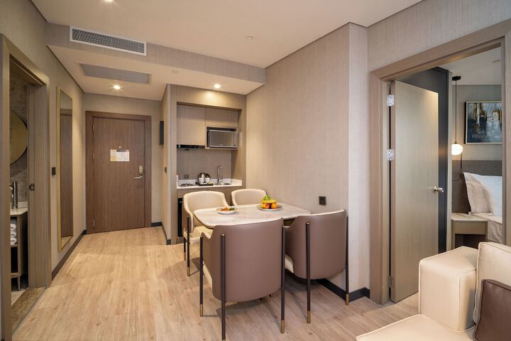Room 43 of 170