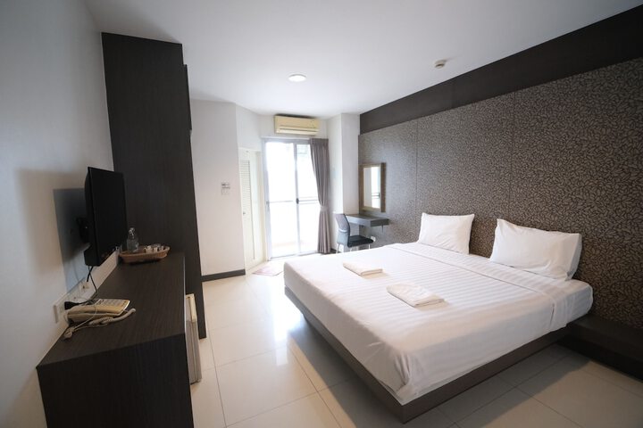 Room 28 of 40