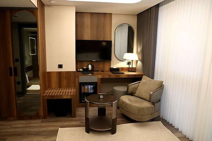 Room 17 of 43