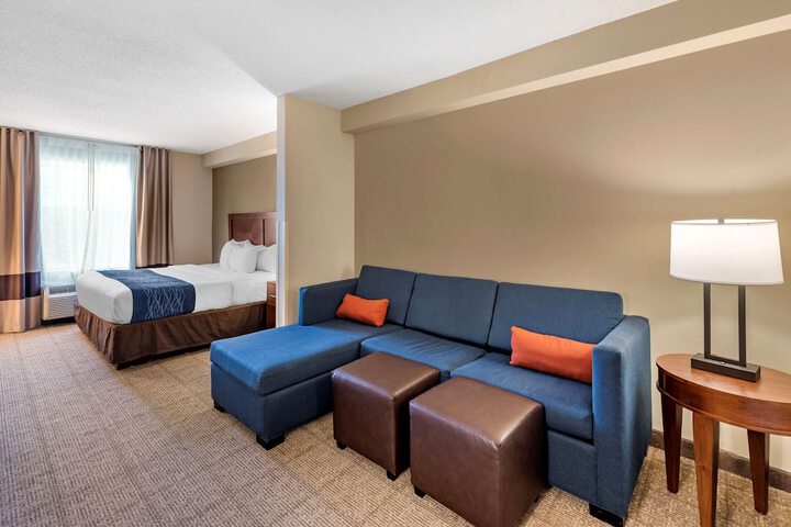 1 King Bed (4 of 17)