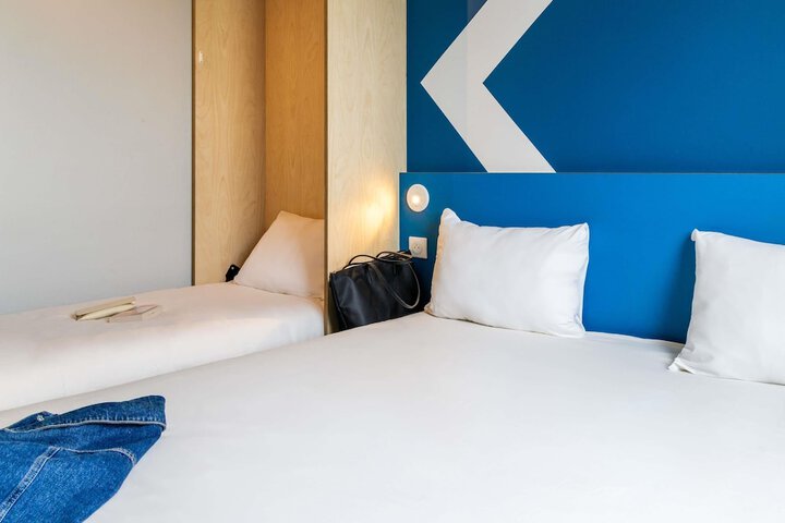 Room 9 of 38