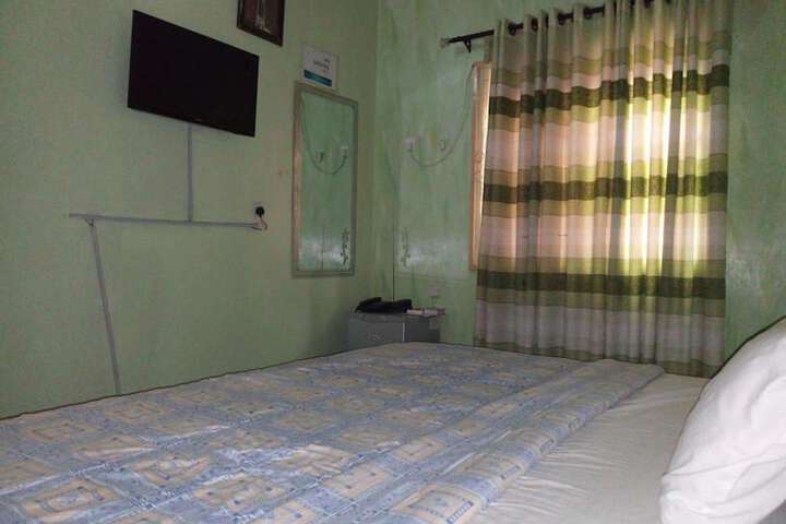 Room 9 of 25