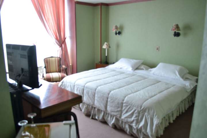 Room 4 of 14